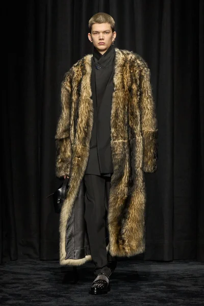 Look 25